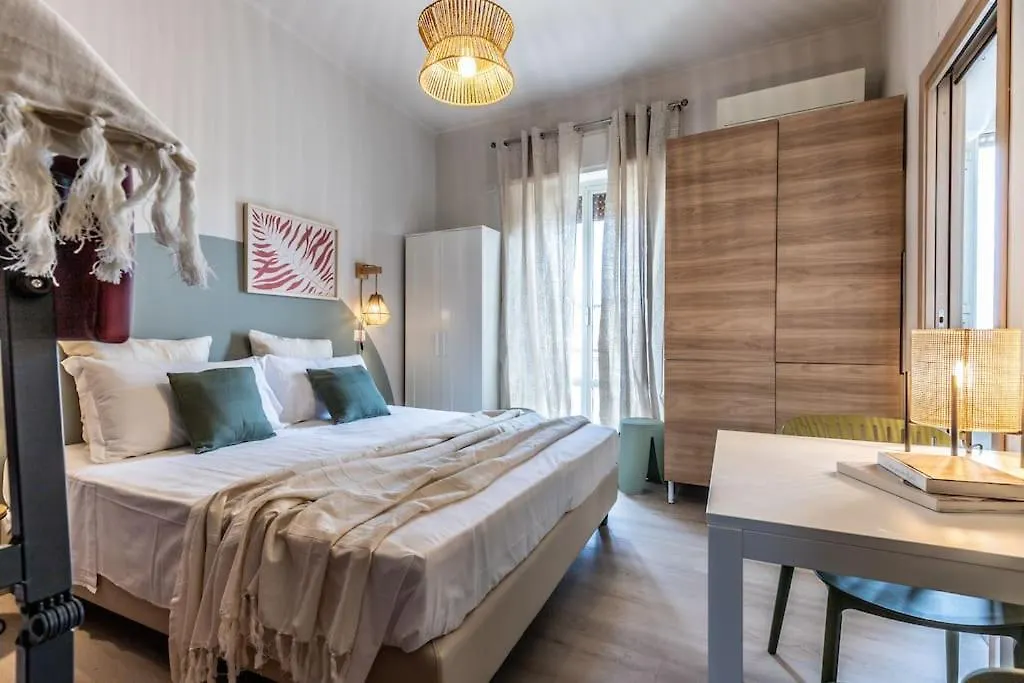 Dafne Rooms Un Soggiorno Energico E Pieno Di Vita Rome