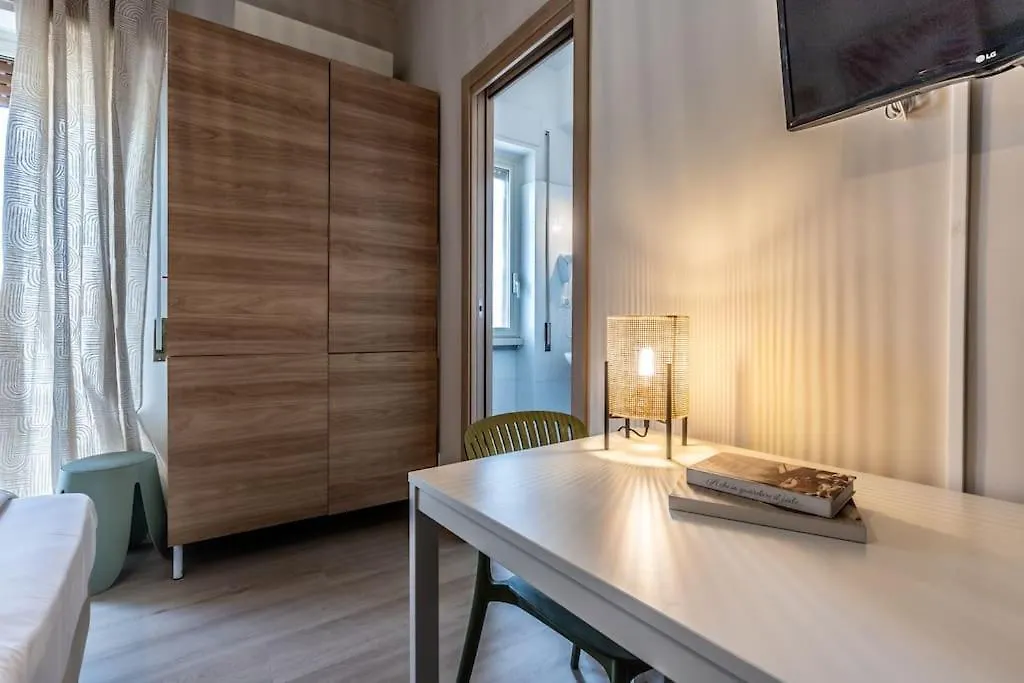 Dafne Rooms Un Soggiorno Energico E Pieno Di Vita Rome Apartment