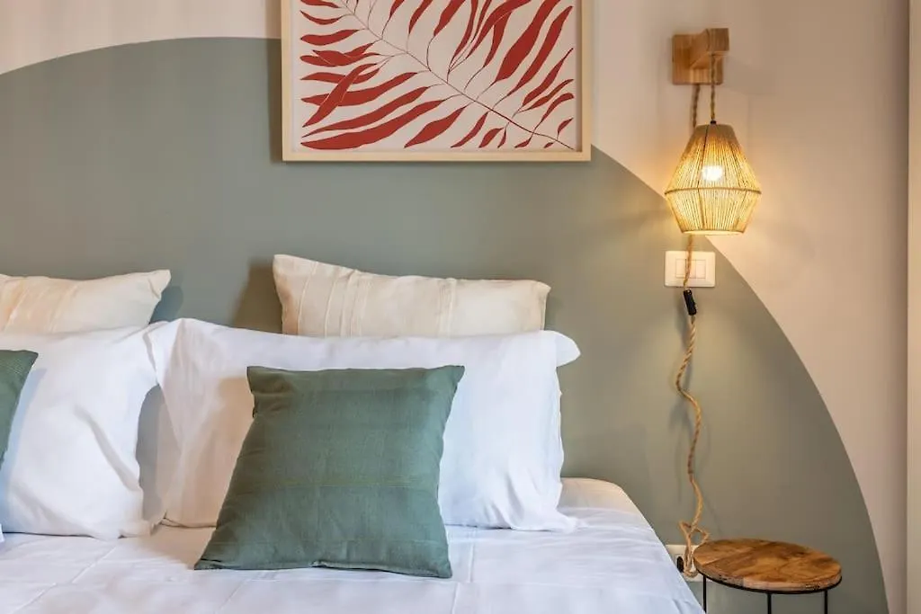 Apartment Dafne Rooms Un Soggiorno Energico E Pieno Di Vita Rome