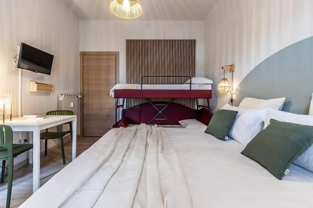 Dafne Rooms Un Soggiorno Energico E Pieno Di Vita Rome Apartment